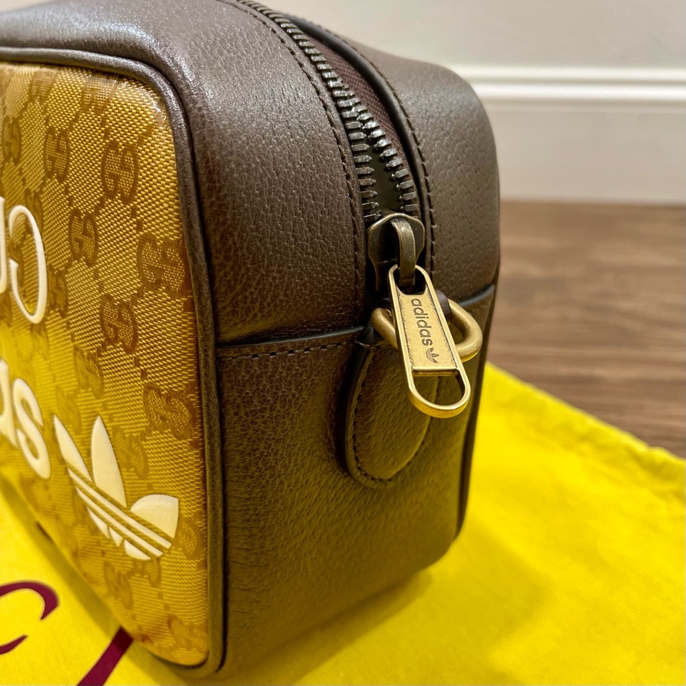 In Hand! Gucci x adidas Small Shoulder Bag - Picture 5 of 7